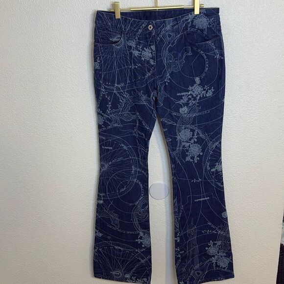 NWOT- Off-White- Globe graphic-print flared jeans- Size 29 - Picture 3 of 16